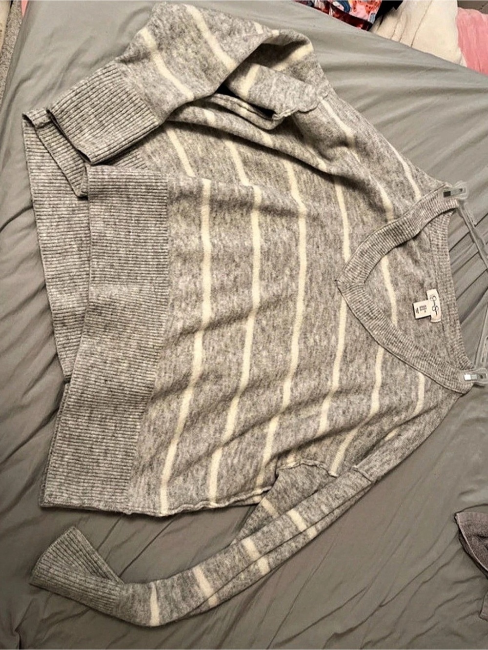 Striped Sweater in Gray & White Size XL Like New